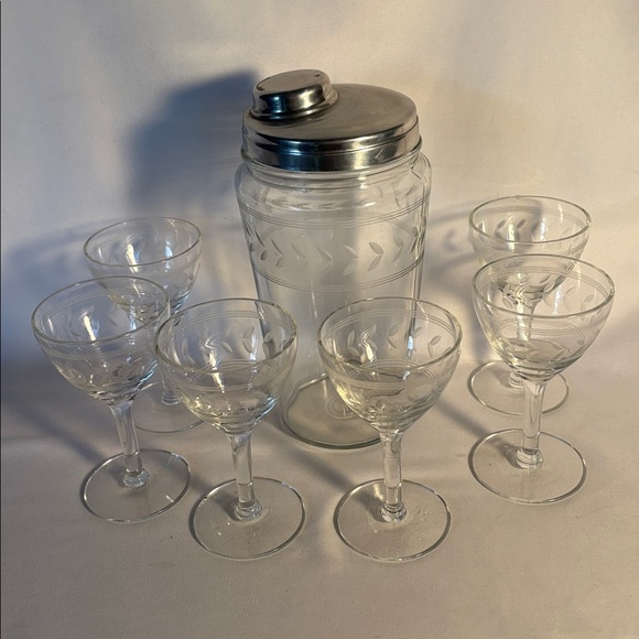 VINTAGE 1950’s SET OF 6 LIQUOR- CORDIAL APERITIF- ETCHED GLASSES & DRINK MIXER - Picture 2 of 14